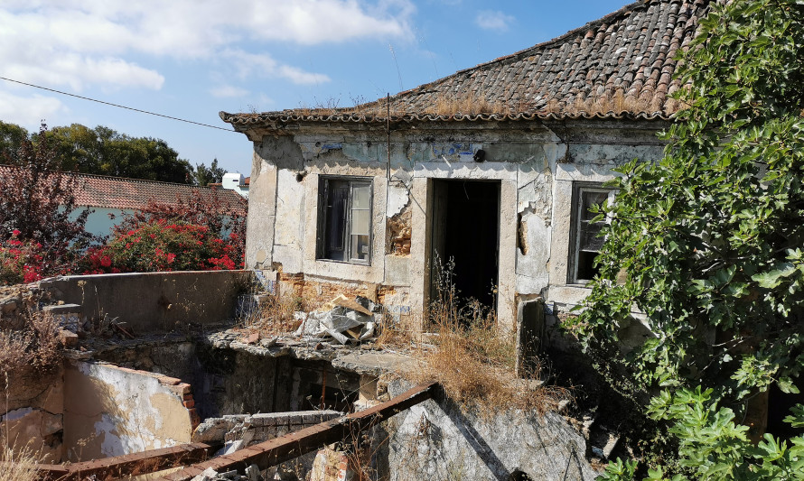 Imagem representativa de Quinta de Santo António da Bela Vista. Casa da propriedade em avançado estado de ruína.