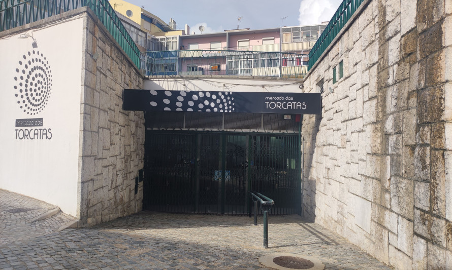 Imagem representativa de Mercado Municipal nas Torcatas. Entrada principal.