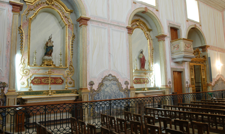 Imagem representativa de Igreja de Nossa Senhora do Monte / Igreja Paroquial do Monte de Caparica. Interior.