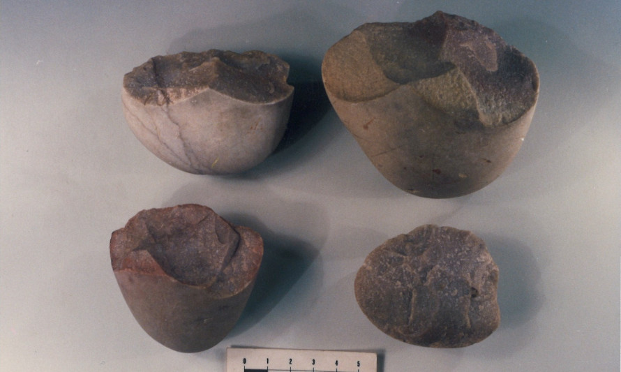 Imagem representativa de Ponta do Cabedelo. Conjunto de materiais líticos identificados no decurso do trabalho de campo (anos 90).