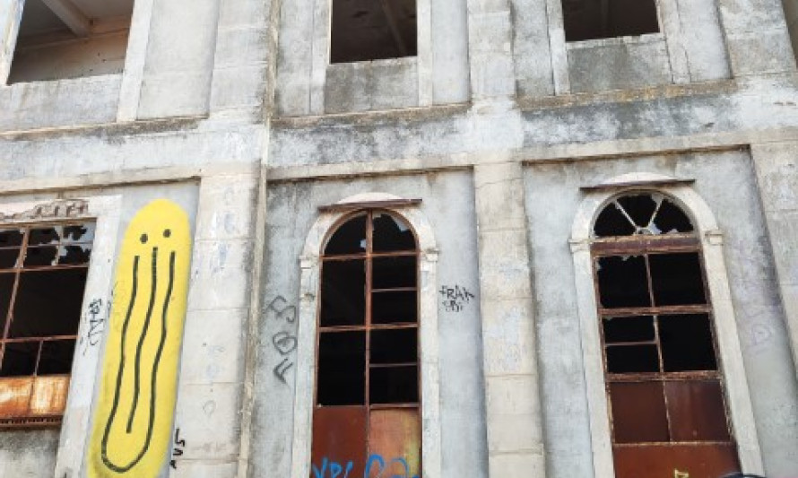 Imagem representativa de Fábrica de moagem do Caramujo - Entrada