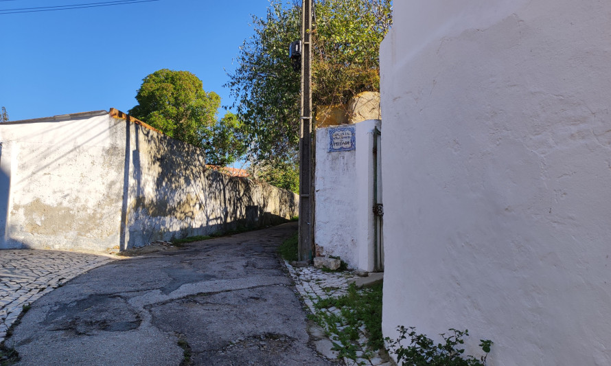 Imagem representativa de Quinta de Nossa senhora da Piedade. Enquadramento parcial do portão da antiga propriedade rural.