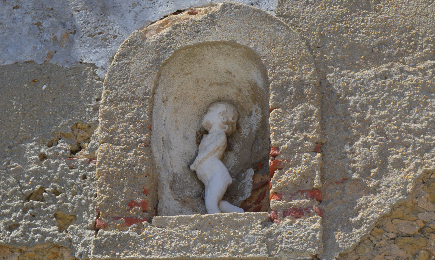 Imagem representativa de Quinta da Boa Viagem. Nicho da antiga capela ocupado por figura de cronologia recente.