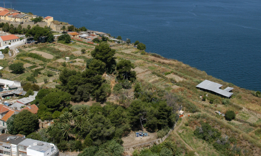 Imagem representativa de Estação Arqueológica da Quinta do Almaraz. Foto área do sítio arqueológico.