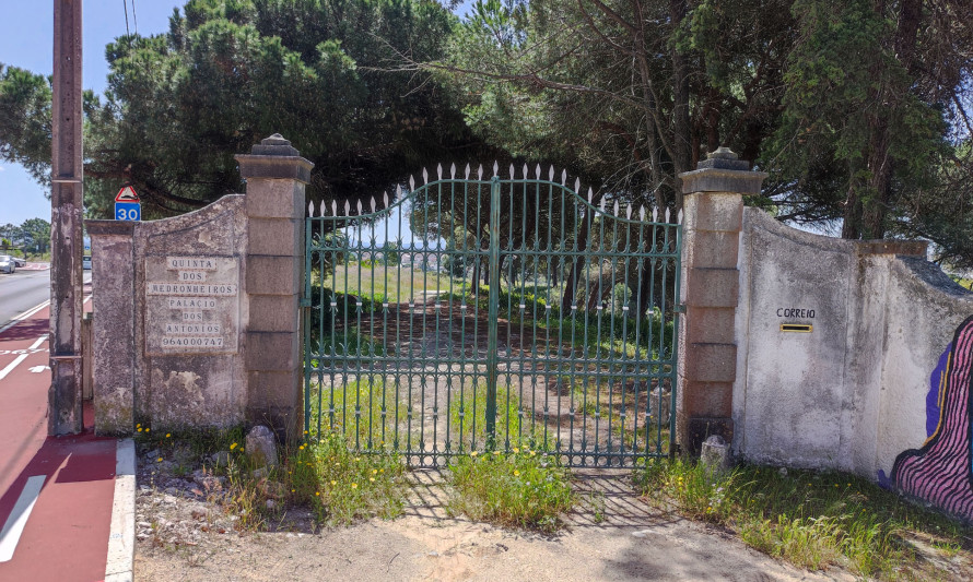 Imagem representativa de Quinta dos Medronheiros. Portão de acesso à antiga propriedade rural.