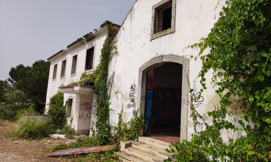 Imagem representativa de Quinta dos Medronheiros. Estado de conservação atual dos edifícios.