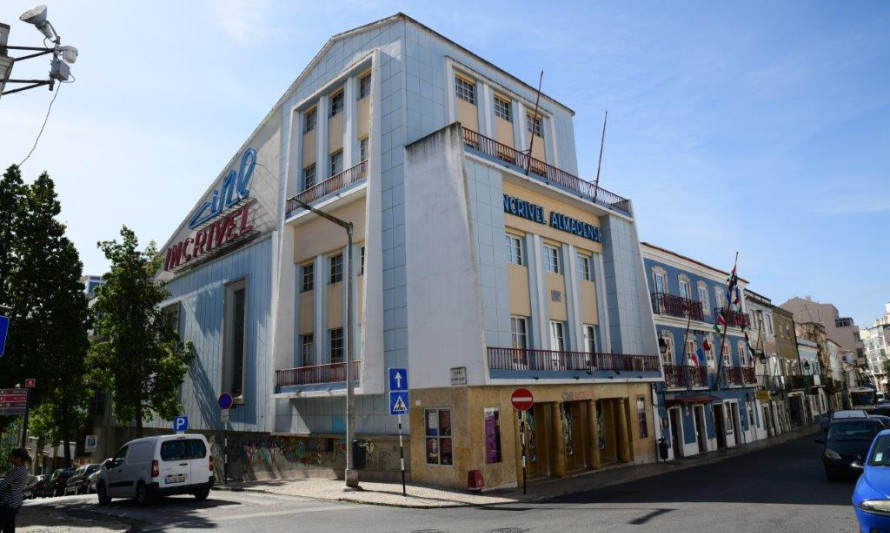 Imagem representativa de Vista da fachada do Cineteatro da SFIA