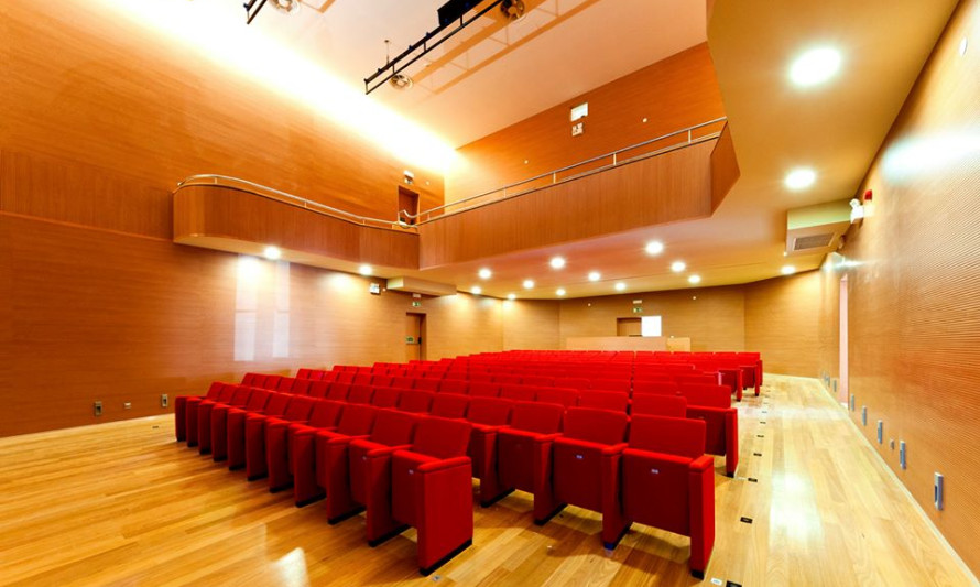 Imagem representativa de Cineteatro e Cinema da Academia de Instrução e Recreio Familiar Almadense. Auditório Osvaldo Azinheira.