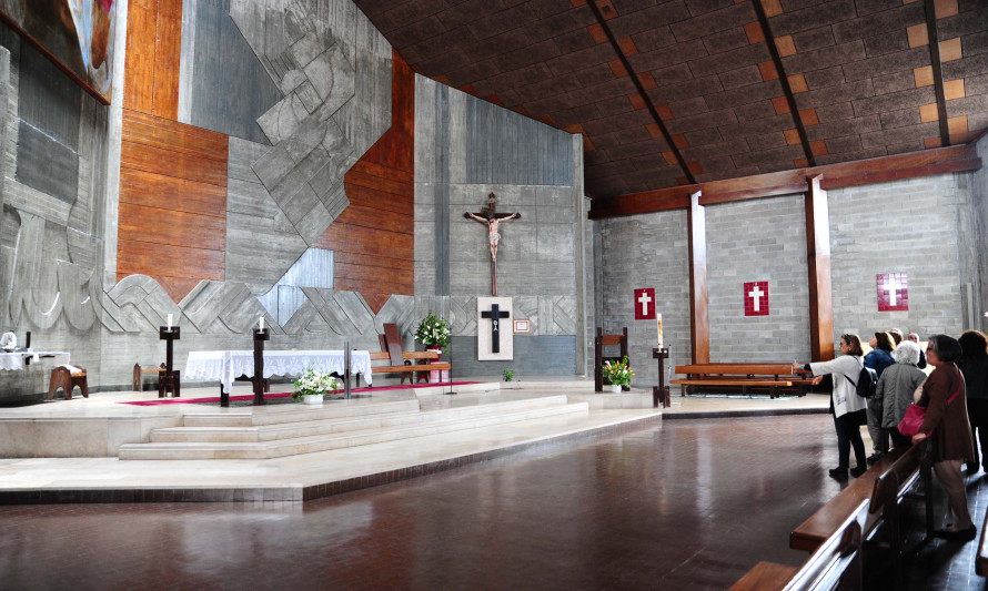 Imagem representativa de Igreja de Nossa Senhora da Assunção / Igreja Paroquial de Almada / Igreja Nova. Enquadramento interno.