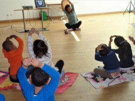 Sessão de Histórias com Yoga As Cores da Terra