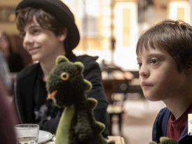 Mio fratello rincorre i dinosauri