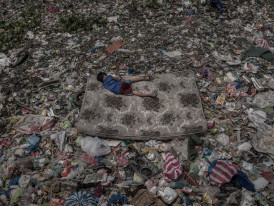 Living Among What's Left Behind © Mário Cruz