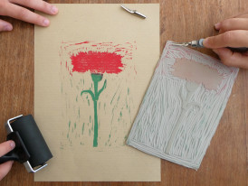Gravo um cravo: oficina de linogravura para famílias