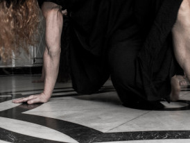 Pose de uma bailarina contemporânea