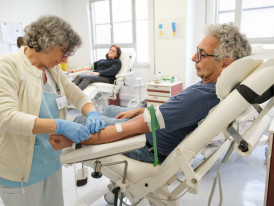 pessoa a doar sangue