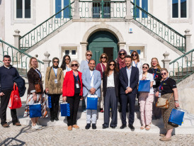 Grupo de pessoas numa foto de grupo