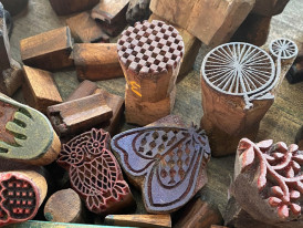 Blocos de madeira esculpidos para impressão em tecido