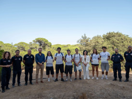 grupo de pessoas na floresta