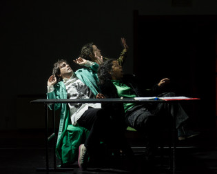 Almada, Teatro