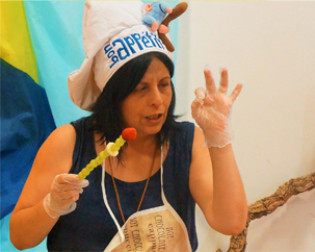 Oficina Espetada de frutas Frutáaaaaaastica