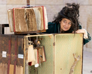 Tuiavii, da Companhia Caótica