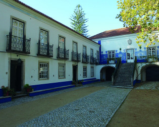 Imagem representativa de Solar dos Zagallos. Perspetiva parcial do conjunto.