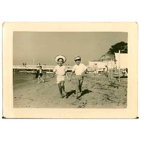 Crianças na praia da Trafaria