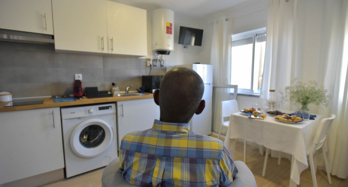 Almada, Housing First, Caparica, sem abrigo