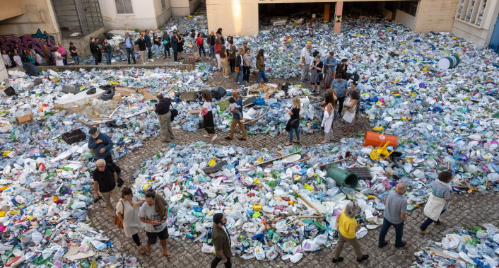 Living Among What’s Left Behind no antigo edifício da EDP