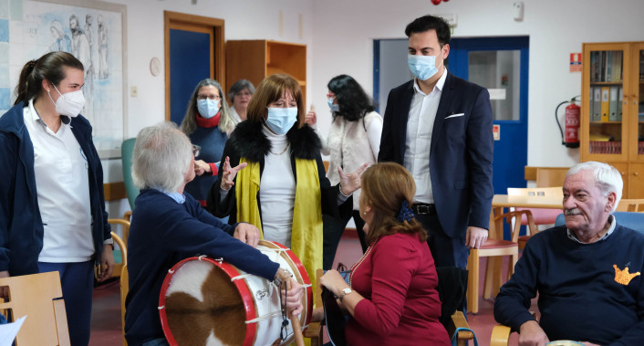 Almada, CMA, IPSS, Centro Social Paroquial, Seniores, Intervenção Social, Bolo-rei, Dia de Reis, Vice-presidente, Teodolinda Silveira, Residência Nossa Senhora da Esperança