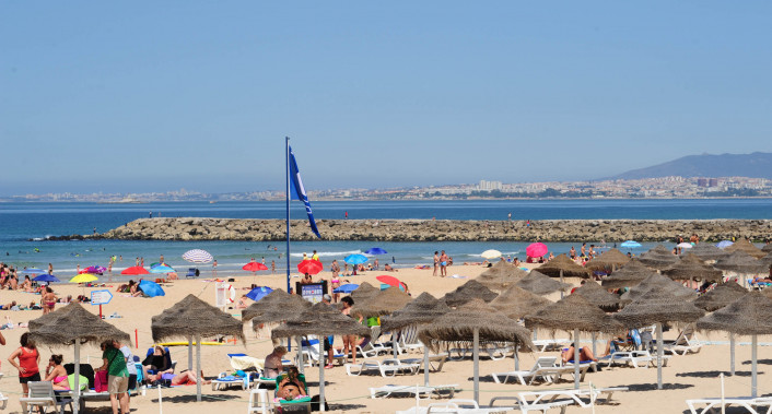 Dez praias de Almada candidatas a Bandeira Azul