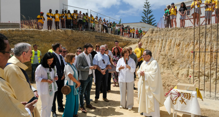 Almada, Creche, Charneca de Caparica, 1.ª pedra