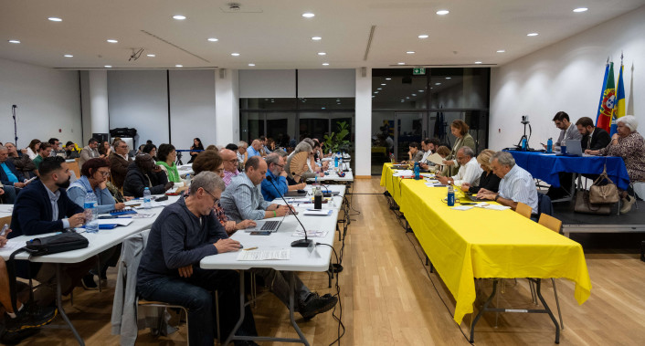 Almada, Assembleia Municipal, sessão pública, debate, Fórum Municipal Romeu Correia