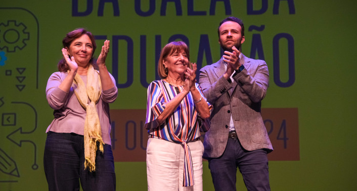 Estudantes e profissionais de educação aposentados homenageados na II Gala da Educação
