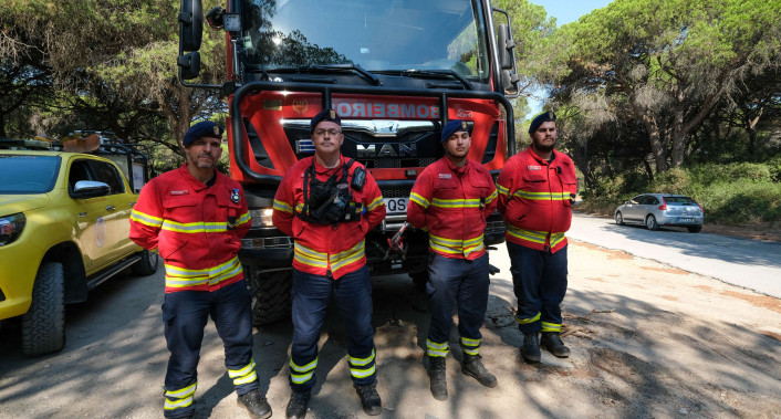 Bombeiros em vigilância na Mata dos Medos 