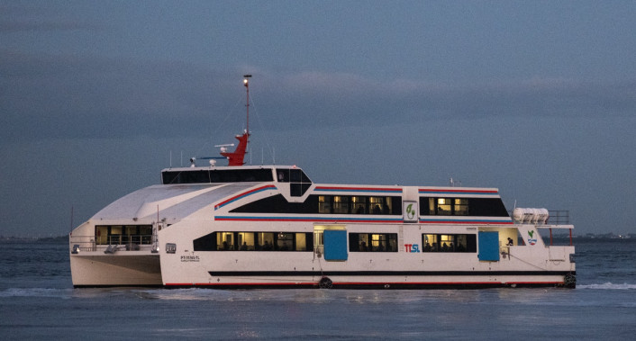 Catamaran transporte fluvial