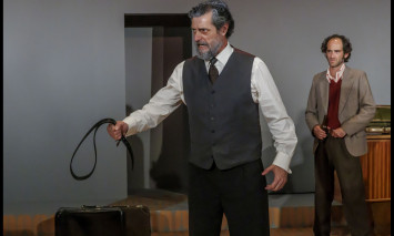 Peça de Teatro "Assobio no Escuro"