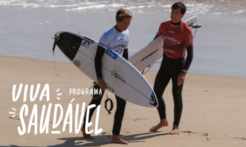 Dois surfistas à beira mar - Programa Viva Saudável 